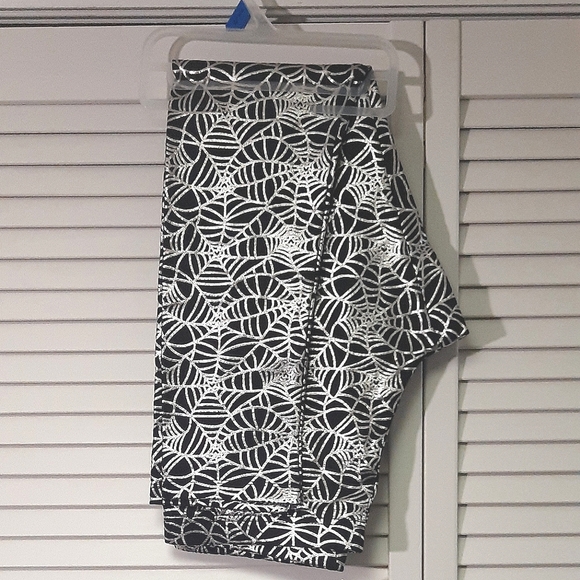 Girls Halloween silver webs leggings! Size 18 - Picture 2 of 3